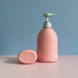 Chai HDPE hồng vai bầu tròn vòi nhấn dẹp xanh lá