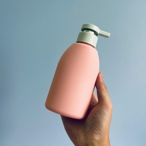 Chai HDPE hồng vai bầu tròn vòi nhấn dẹp xanh lá