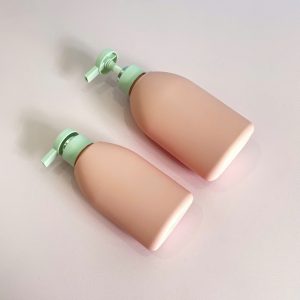 Chai HDPE hồng vai bầu tròn vòi nhấn dẹp xanh lá