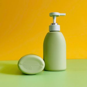 Chai HDPE xanh lá vai bầu tròn vòi nhấn xanh mint