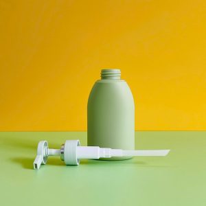 Chai HDPE xanh lá vai bầu tròn vòi nhấn xanh mint