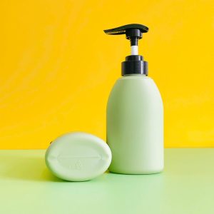 Chai HDPE xanh lá vai bầu tròn vòi nhấn sóng đen