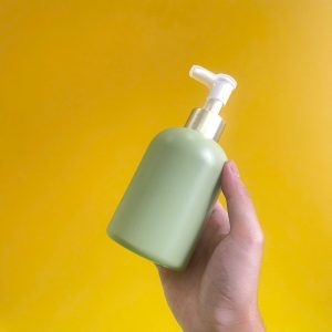 Chai HDPE xanh lá tròn lùn vòi nhấn kẹp trắng