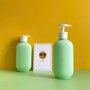 Chai đựng sữa tắm xanh hình trụ chất liệu HDPE vòi nhấn dẹp trắng
