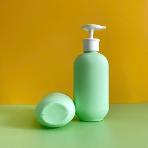 Chai đựng sữa tắm xanh hình trụ chất liệu HDPE vòi nhấn dẹp trắng