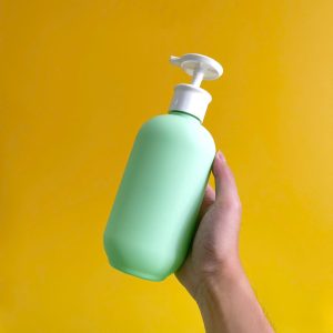 Chai đựng sữa tắm xanh hình trụ chất liệu HDPE vòi nhấn dẹp trắng