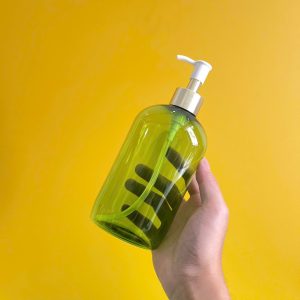 Chai đựng dầu gội PET xanh ngọc vòi nhấn kẹp trắng 500ml