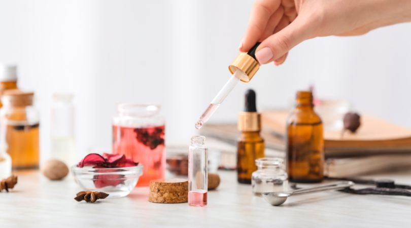 Hướng dẫn chiết nước hoa đúng cách