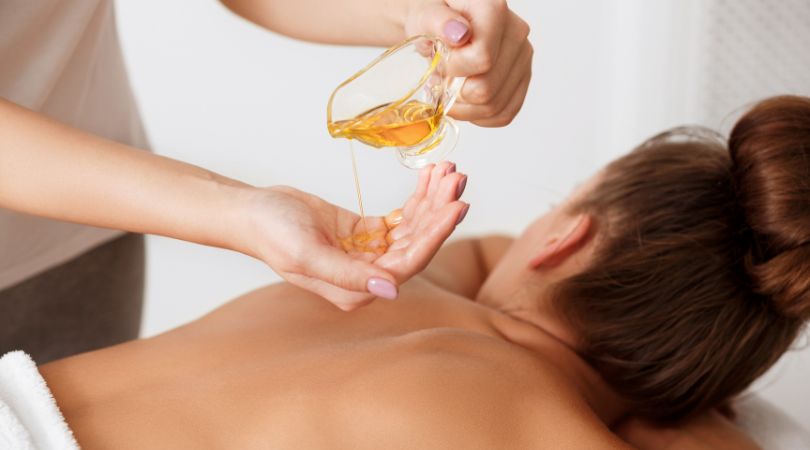 Dầu massage nên chiết vào chai gì để không bị trơn trượt khi dùng