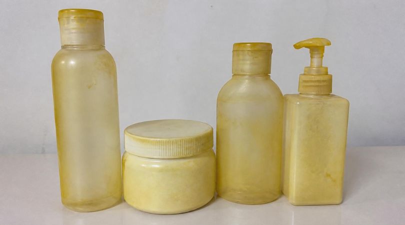 Nguyên nhân chai nhựa bị ố vàng theo thời gian