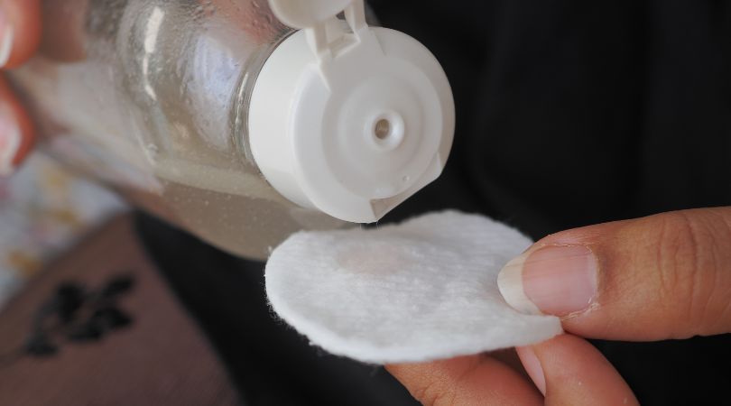 Nước tẩy trang dạng nước cần loại chai nào để không rò rỉ khi mang theo
